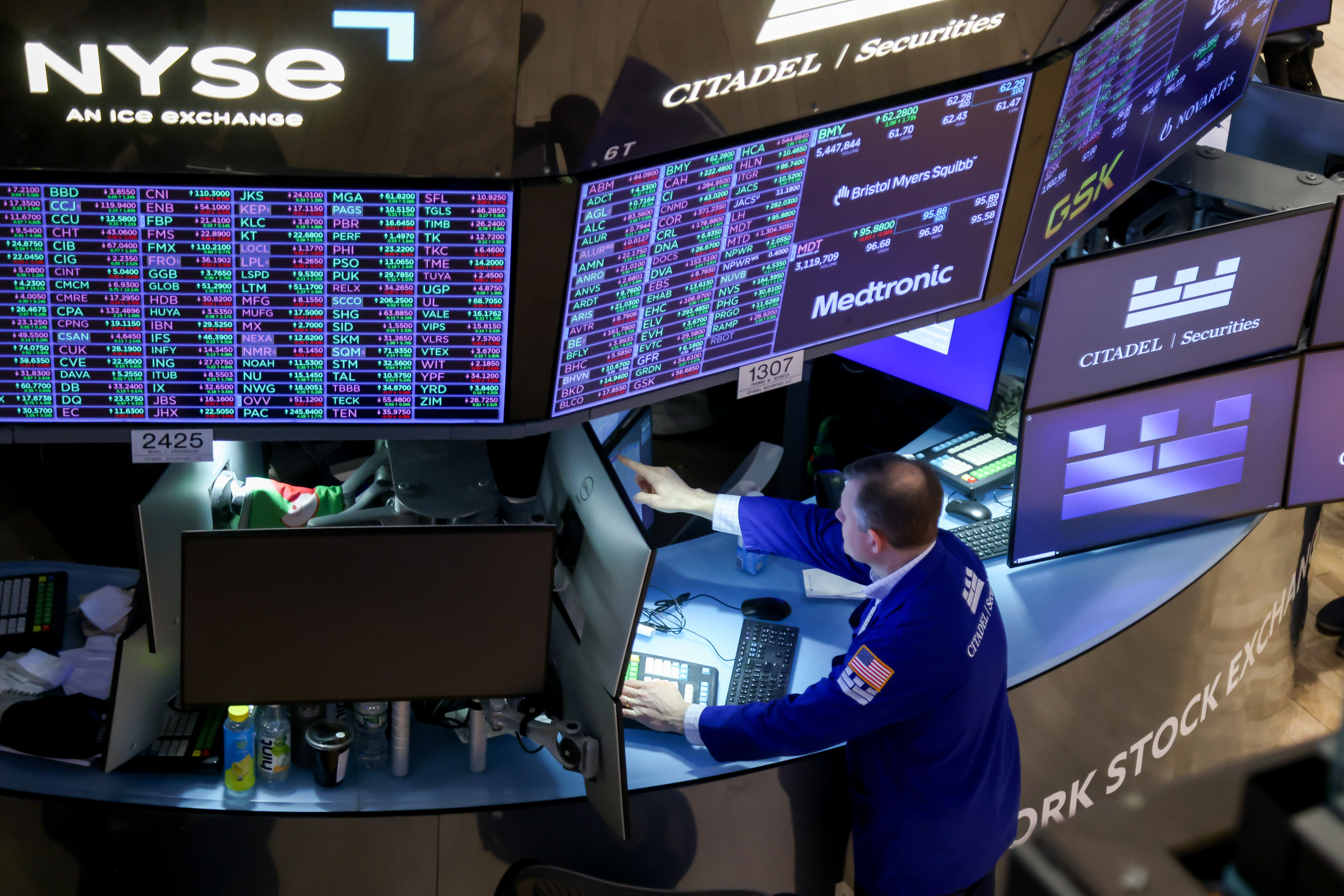 Las acciones suben y el petróleo baja tras el tono más conciliador de Trump hacia Irán