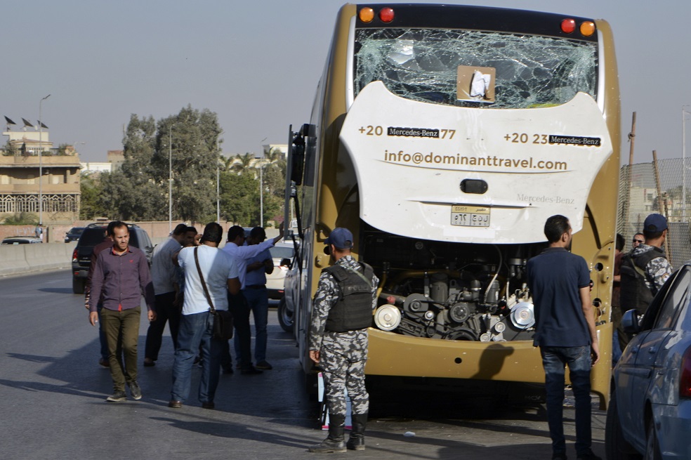 Atentado contra un autobús turístico en Egipto deja al menos 17 heridos
