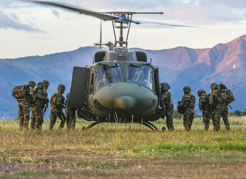 Inspección a base aérea en Tolemaida evaluó estado de once helicópteros