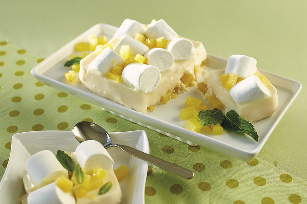 Fácil y rápido, este mousse de piña y mashmallows, especial para los niños
