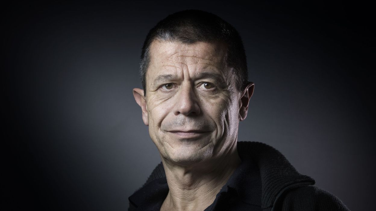 Emmanuel Carrère: «Me preocupa más el futuro del periodismo que el de la novela»
