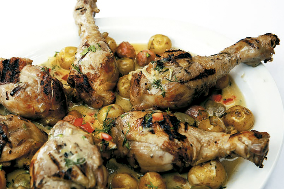 Cacerola de pollo con habas y papa criolla
