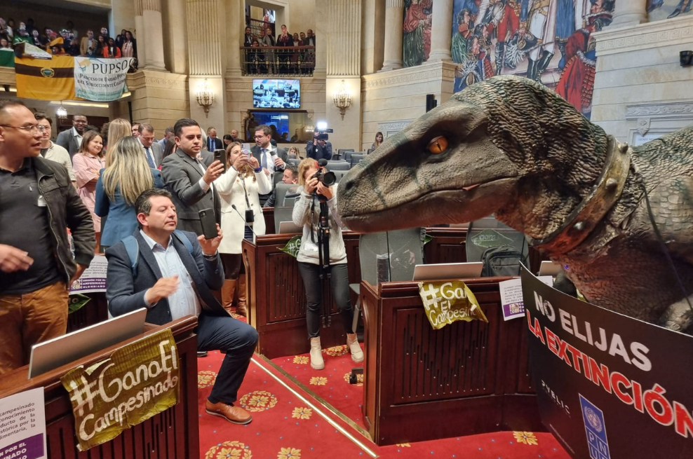 ¿Qué hacía un dinosaurio en el Congreso?
