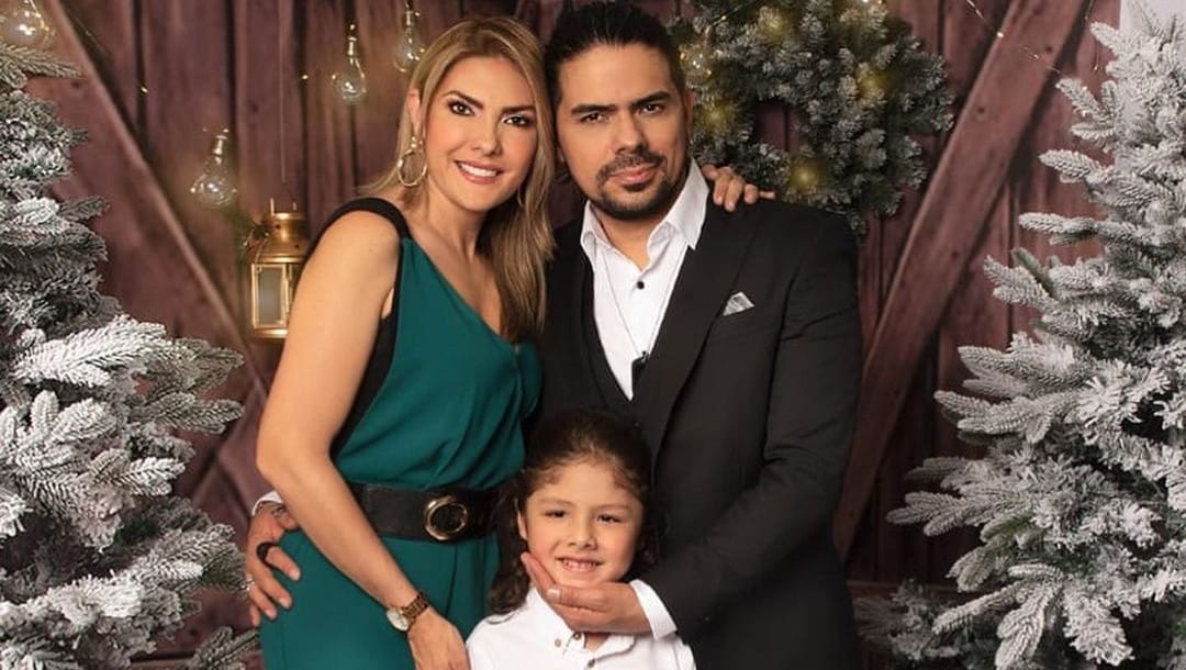 Ana Karina Soto y Alejandro Aguilar presentan al nuevo integrante de la familia