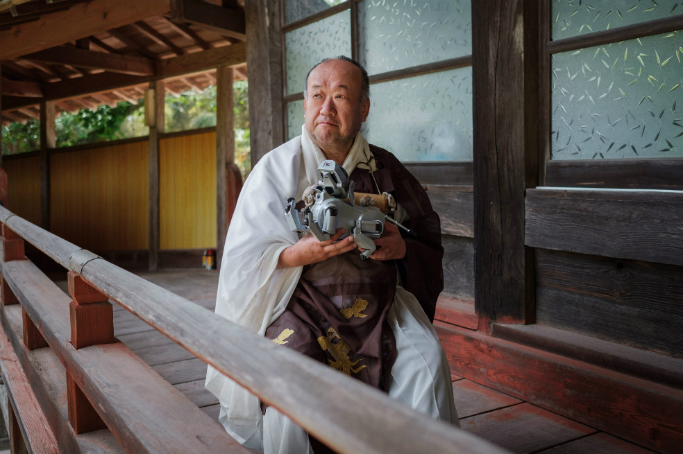 En imágenes: El «funeral» de perros robot en Japón