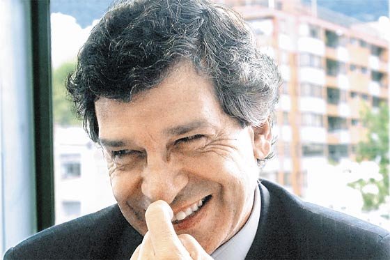 Rafael Pardo le hace el quite a burlas por ‘implante de carisma’