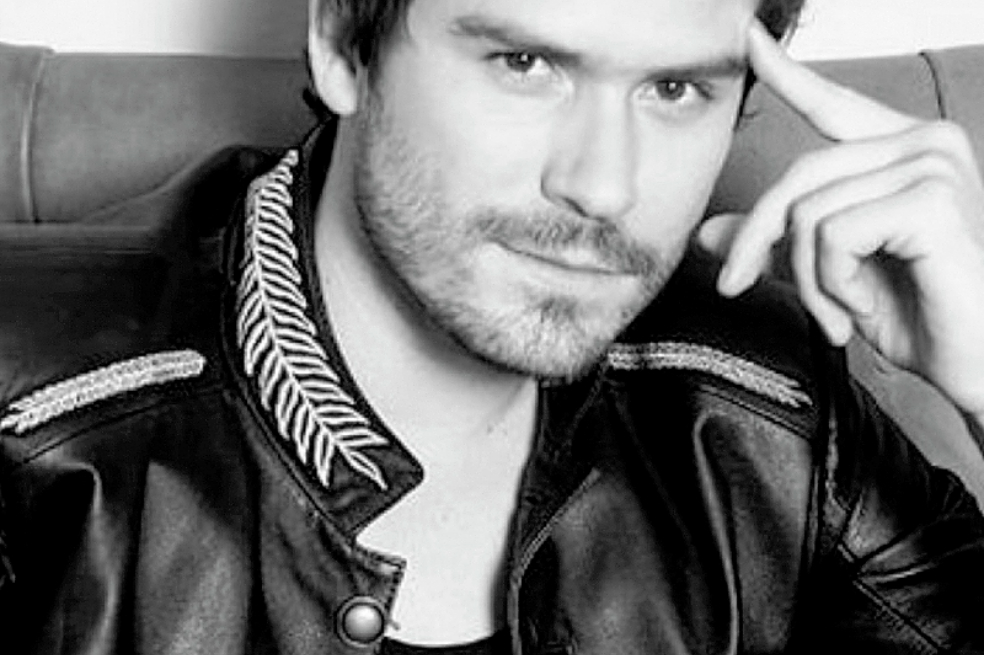 Un baterista hecho cantante