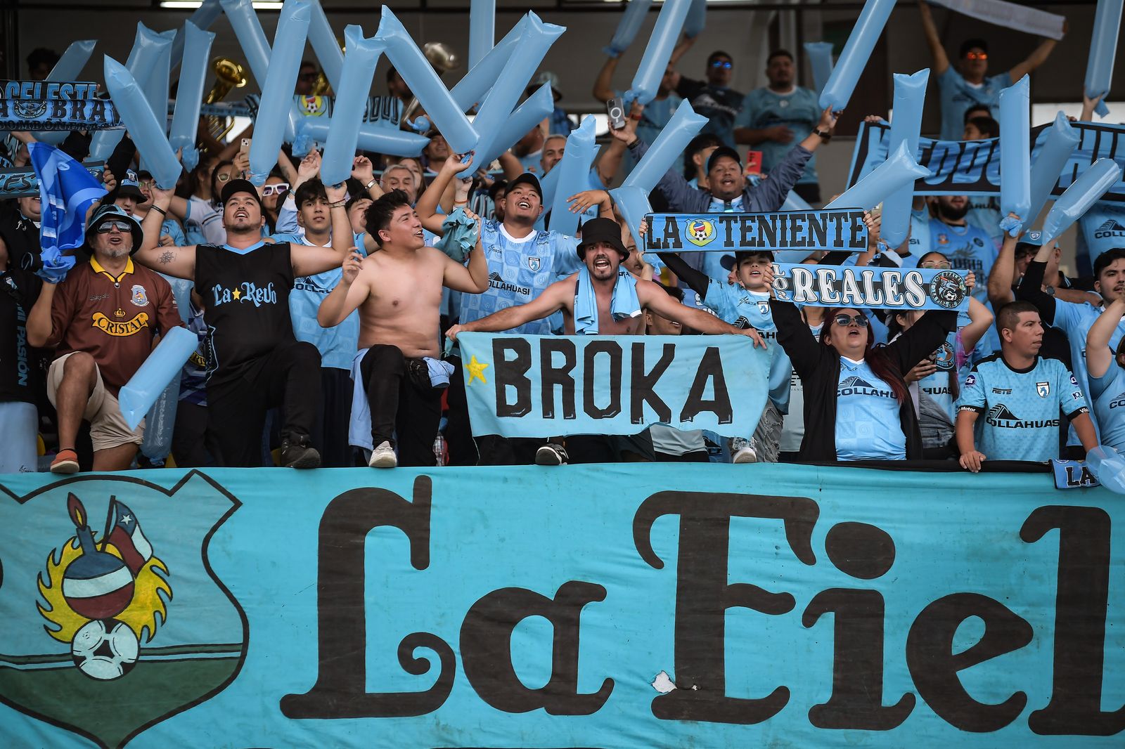 Los hinchas de Deportes Iquique viajaron hasta Bogotá para apoyar al equipo chileno.