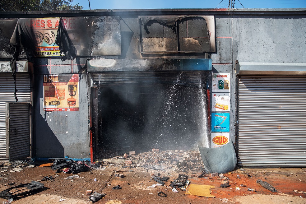 Una tienda de Johannesburgo parcialmente destruida después de una nueva ola de violencia contra extranjeros.AFPEn consecuencia, el Gobierno encabezado por el presidente nigeriano, Muhammadu Buhari, ha sido uno de los más críticos con los incidentes, aunque Sudáfrica también ha sido foco de reprimendas de muchos otros países africanos como Zimbabue, Mozambique o Zambia.
