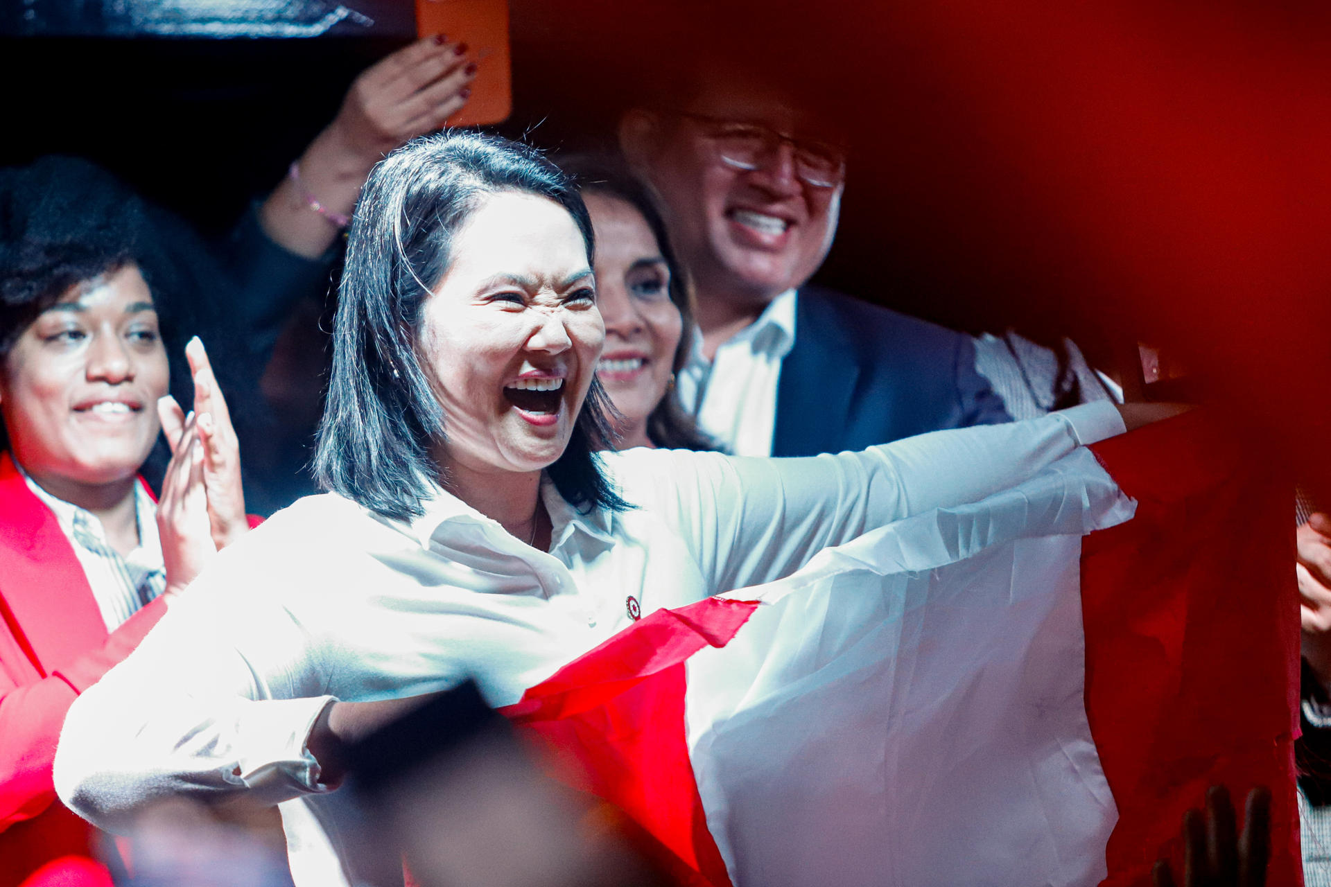 AME7384. LIMA (PERÚ), 03/07/2026.- La presidenta electa de Perú, Keiko Fujimori (c), reacciona durante su primer discurso tras ser declarada presidenta electa de Perú por parte del Jurado Nacional de Elecciones este viernes, en Lima (Perú). EFE/ Sebastián Blanco Salazar

