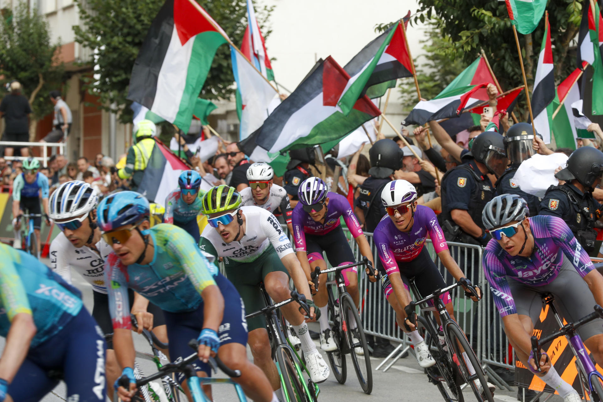 La Vuelta a España entra en su recta final entre protestas y tensión deportiva