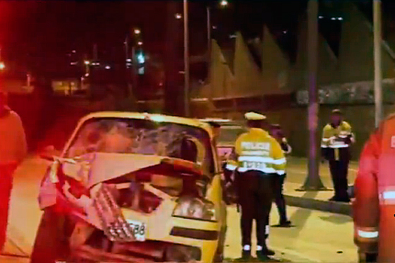 ‘Guerra del centavo’ habría causado choque de dos taxis