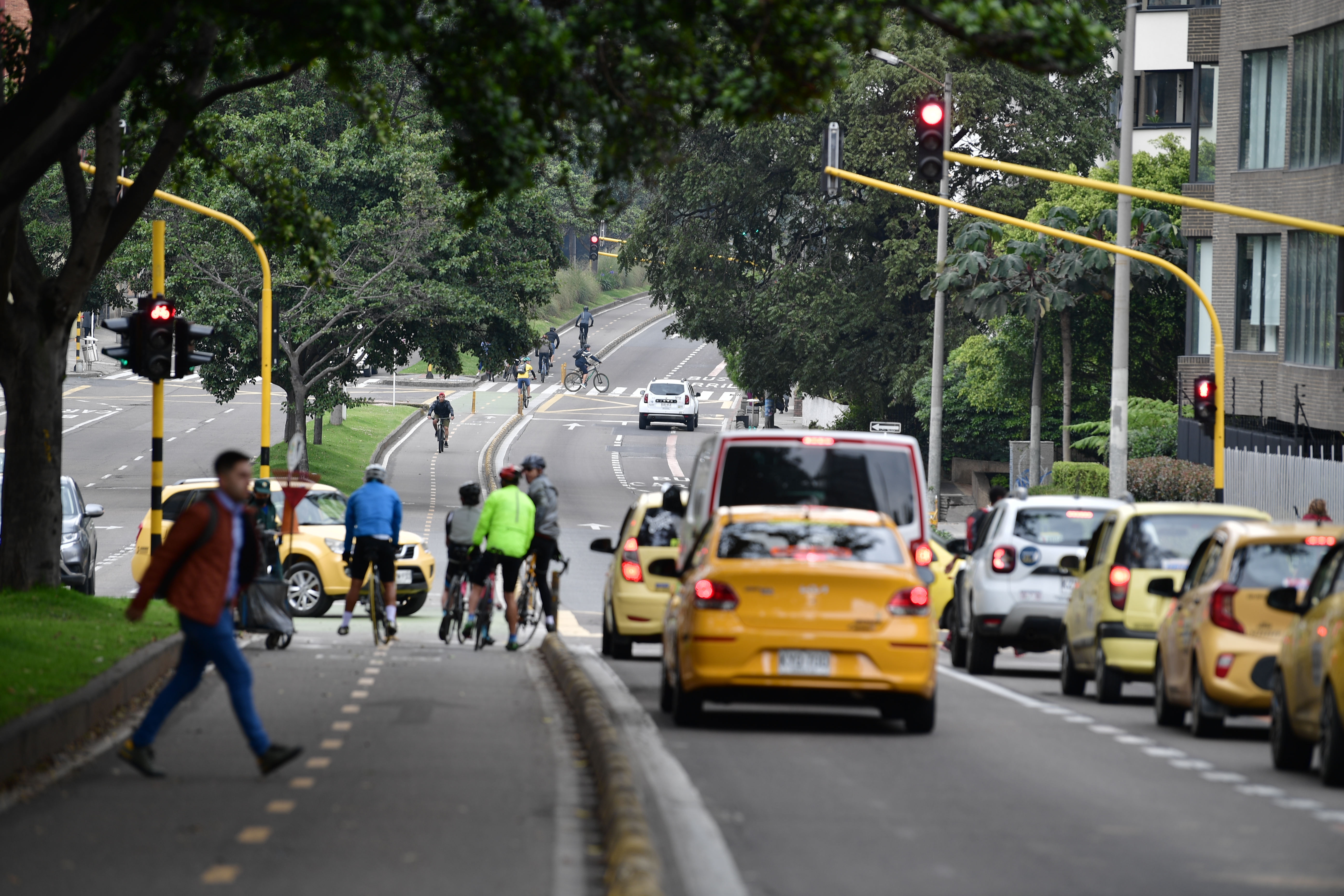 Diferentes aspectos de este día en la autopista norte, calle 100, cra 11, cra 7, calle 26 y avenida Boyacá en Bogotá, en el que los habitantes se movilizaron en otros medios de transporte como: Transmilenio, taxis o bicicletas.