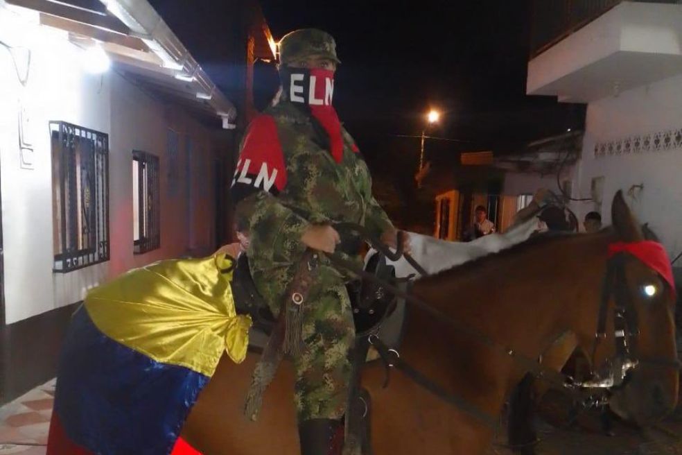 Debatible, pero no sancionable: así reaccionaron abogados al disfraz de guerrillera