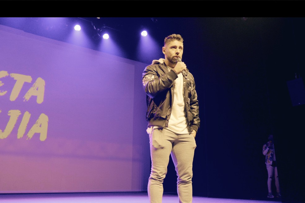 Beta Mejía, se toma los escenarios del mundo con su Stand Up Comedy