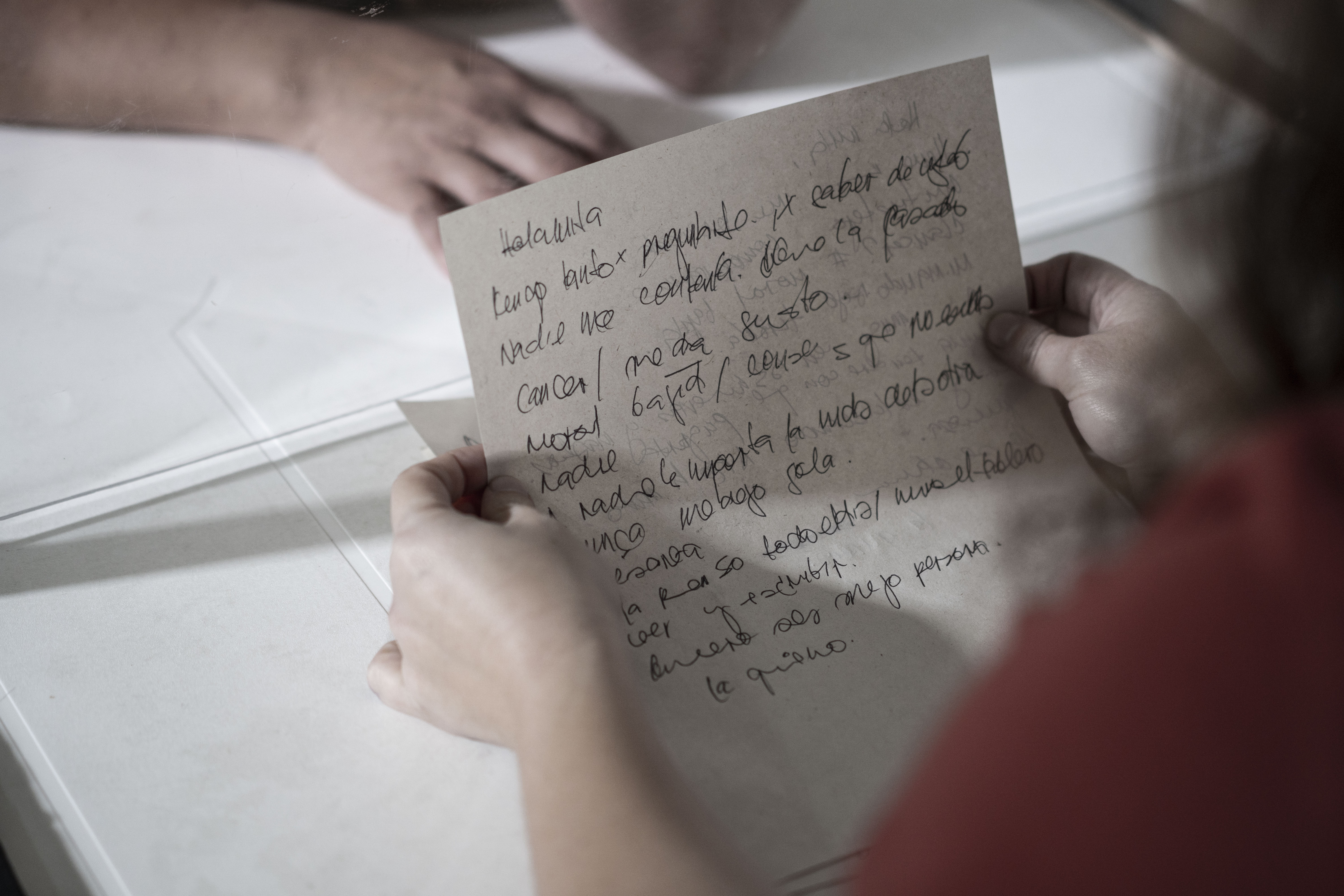 “Esas cartas son crónicas de encierro, reportes de la ausencia”: Carolina Calle