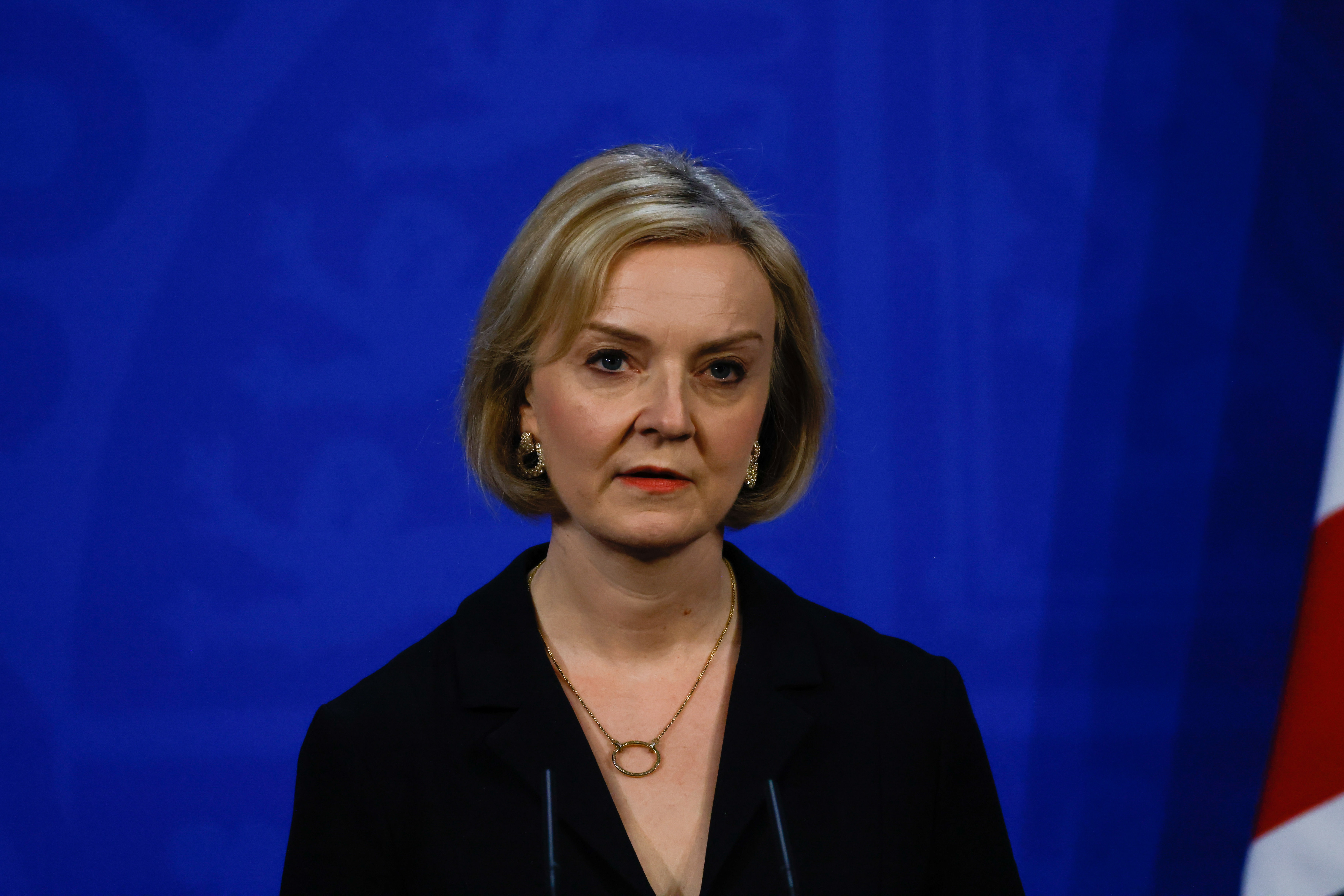 Liz Truss sacrificó al ministro de Finanzas para salvar su cargo, ¿le servirá?