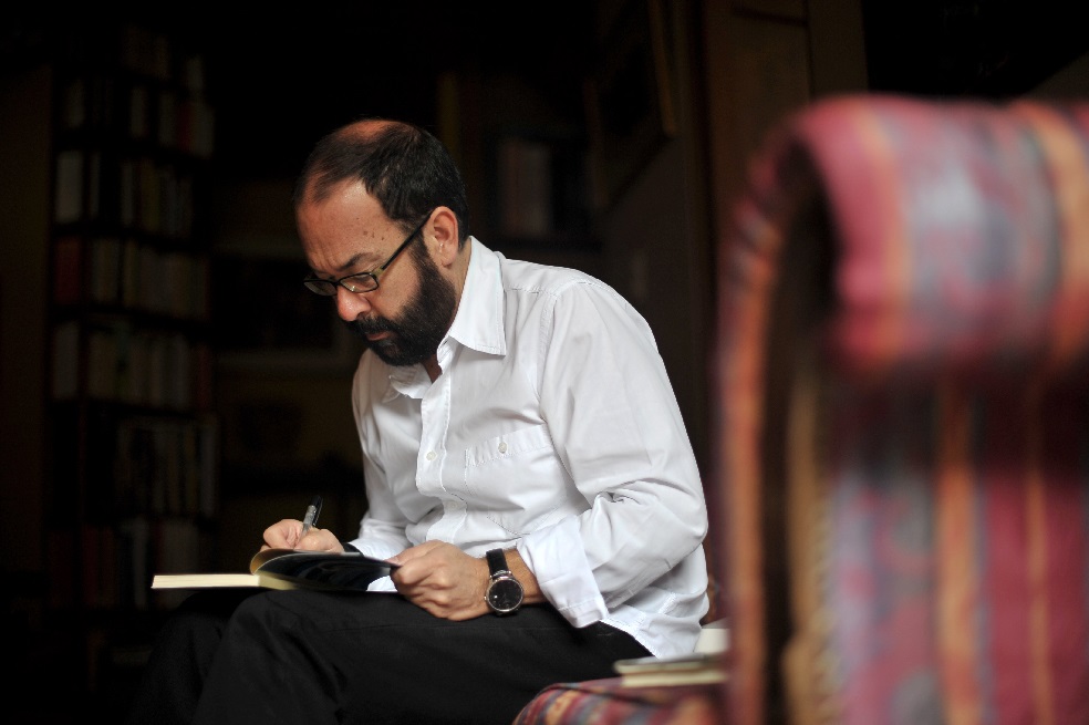 El escritor Felipe Agudelo estrena su más reciente novela “El vuelo negro del pelícano”. /Andrés Torres - El Espectador