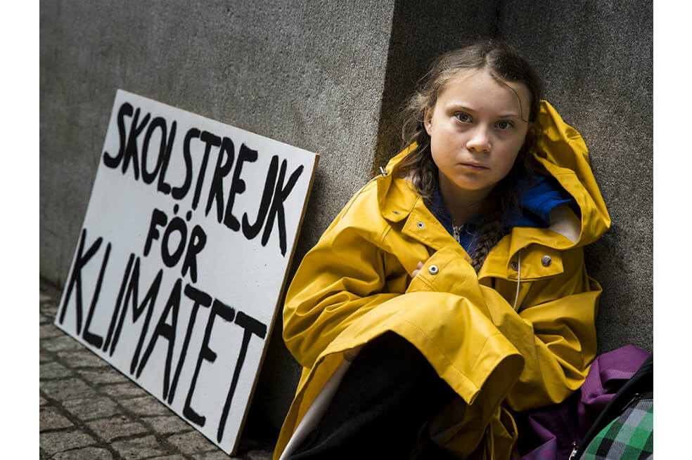 La joven activista Greta Thunberg se manifiesta con miles de personas en Vancouver