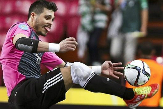 Higuita, un portero de fútsal que también hace goles