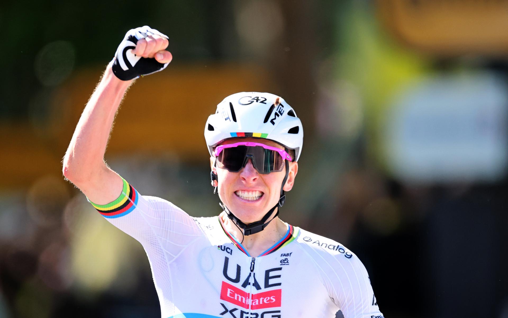 Rouen (France), 08/07/2025.- Slovenian rider Tadej Pogacar of UAE Team Emirates celebrates his victory in the 4th stage of the Tour de France cycling race over 174.2km from Amiens to Rouen, France, 08 July 2025. (Ciclismo, Francia) EFE/EPA/CHRISTOPHE PETIT TESSON
