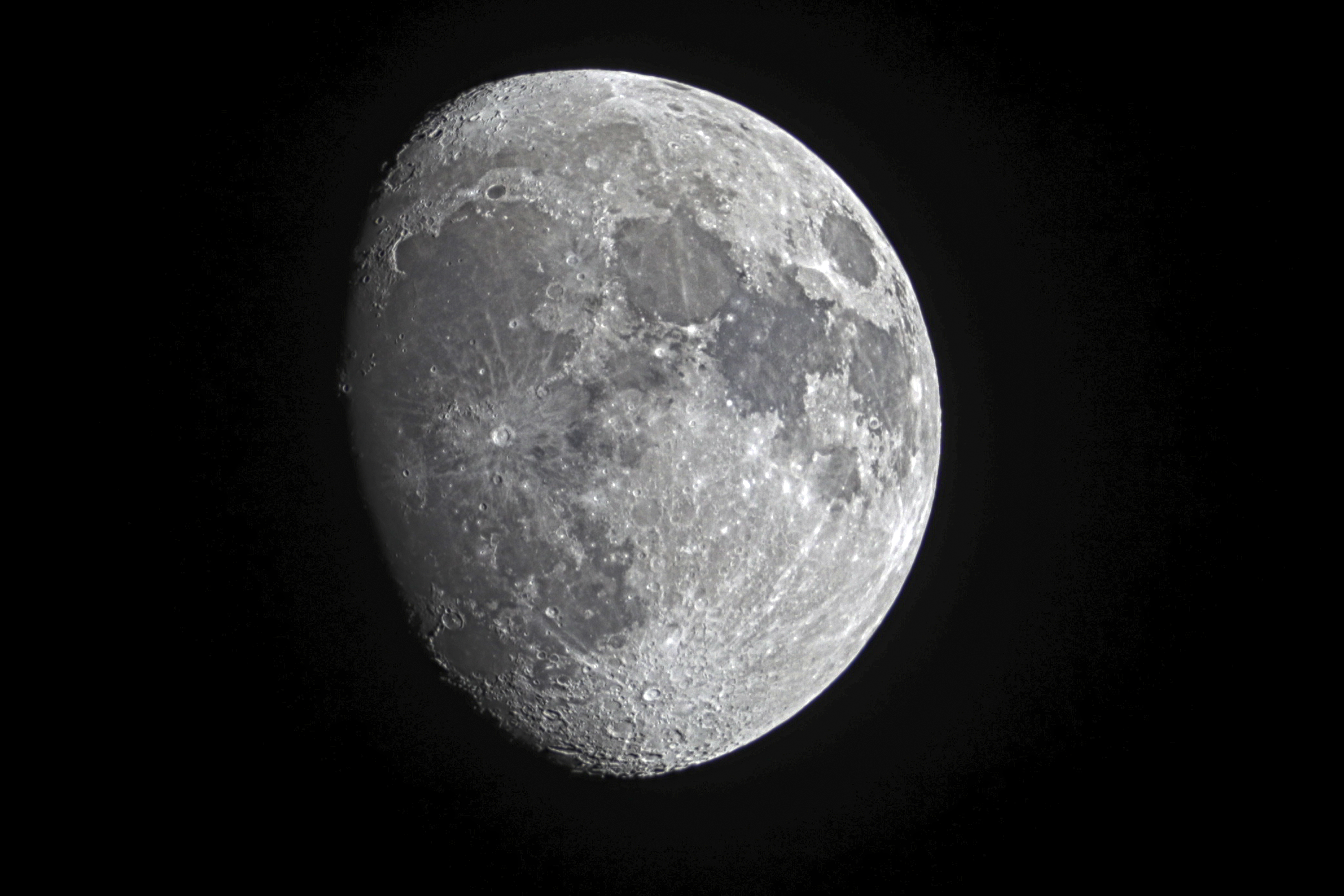 Rocas de la cara oculta de la Luna provienen de lava de hace 2.830 millones de años