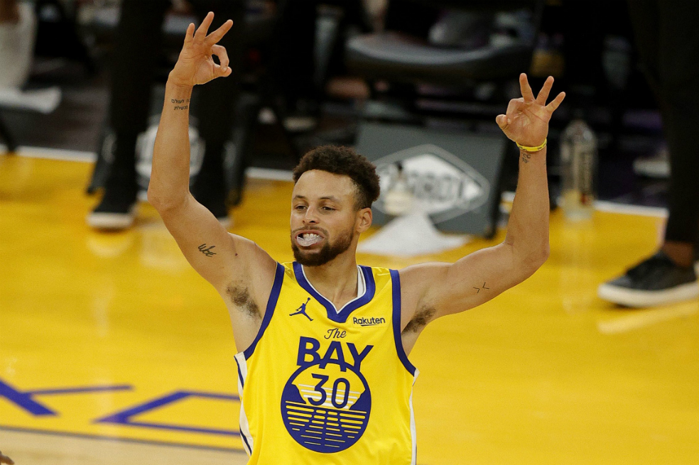 Un Curry de leyenda intenta rescatar a los Warriors