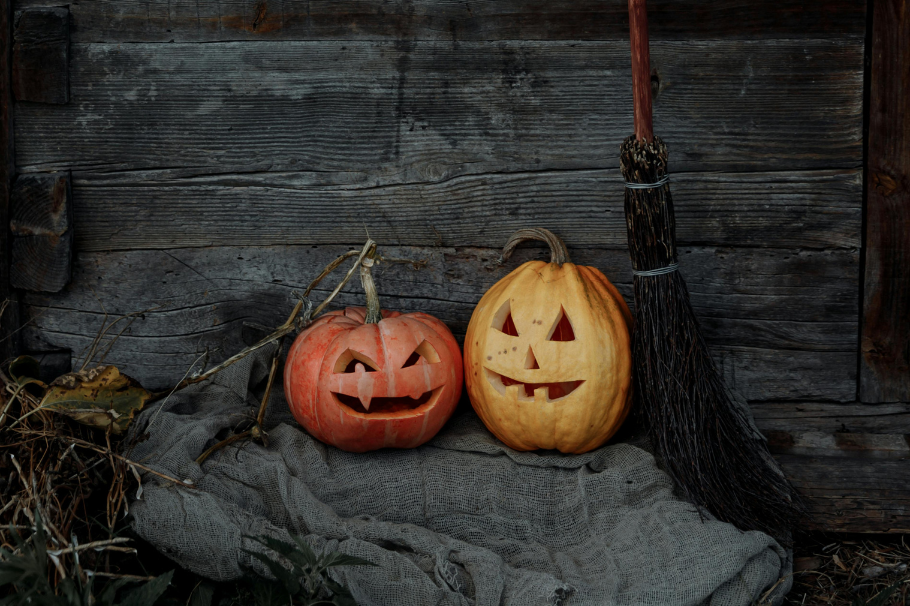 Decoración de Halloween para tu casa: lápidas, brujas, calabazas y más