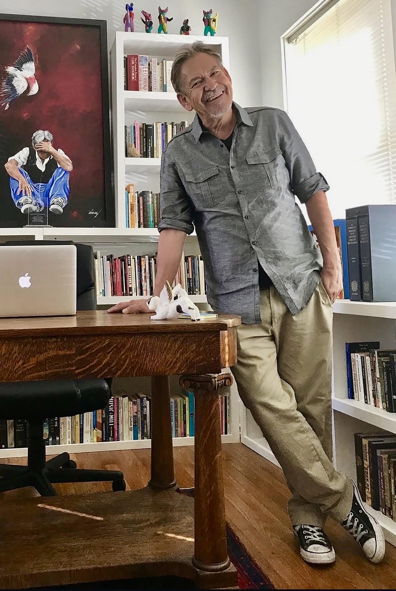 Murió Benjamin Alire Sáenz, autor de “Aristóteles y Dante”, a los 71 años