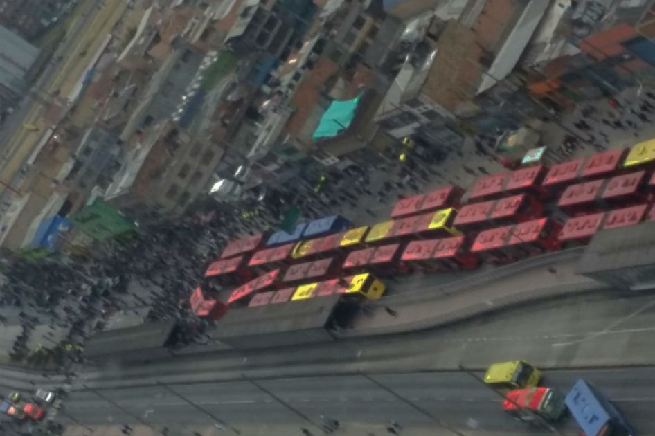 Bloqueo en estación de TransMilenio paraliza troncal de las Américas