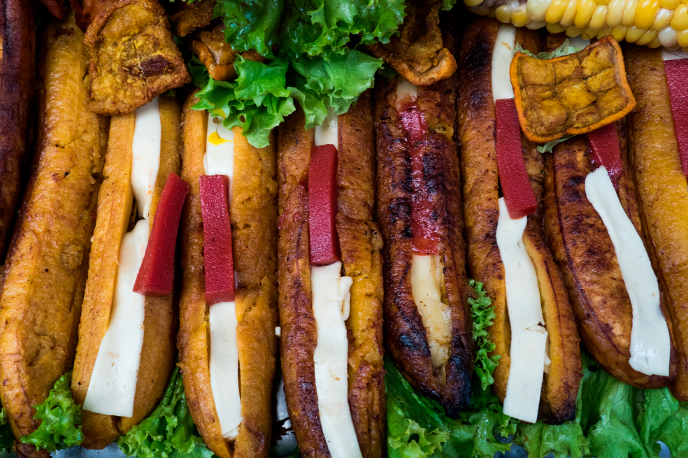 Prepara este plátano con queso y bocadillo al horno en 3 pasos