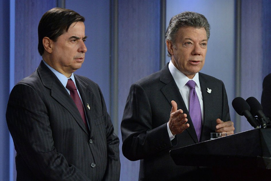 El mininterior, Juan Fernando Cristo, y el presidente Juan Manuel Santos. / SIG-Presidencia