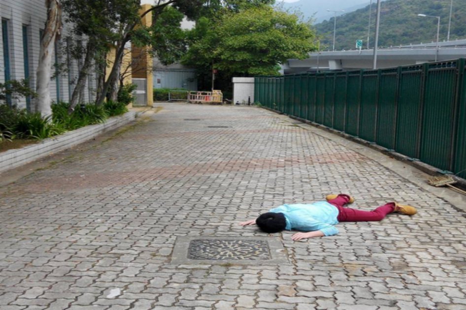 Hacerse el muerto, el macabro reto viral que agita las redes sociales