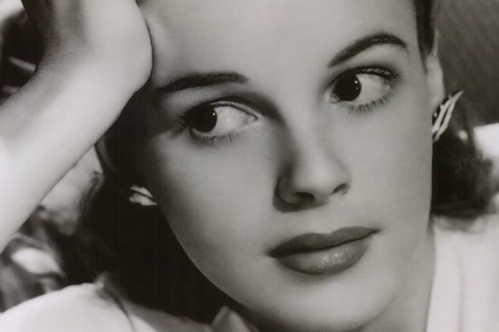 El FBI recupera los zapatos rojos que usó Judy Garland en «El mago de Oz»