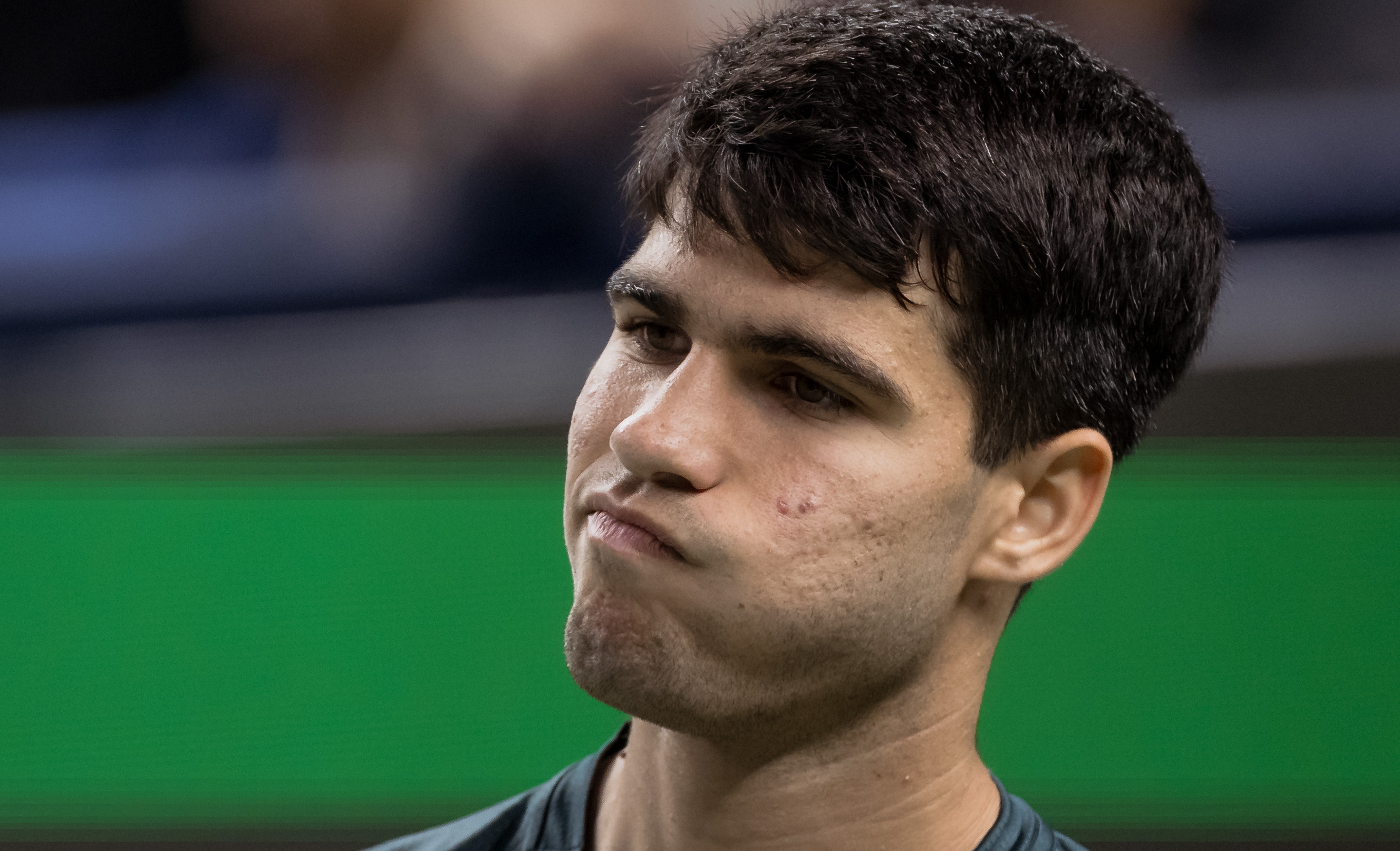 Shanghai (China), 11/10/2023.- Carlos Alcaraz of Spain reacts during the match against Grigor Dimitrov of Bulgaria at the Shanghai Masters tennis tournament, Shanghai, China, 11 October 2023. (Tenis, España) EFE/EPA/ALEX PLAVEVSKI