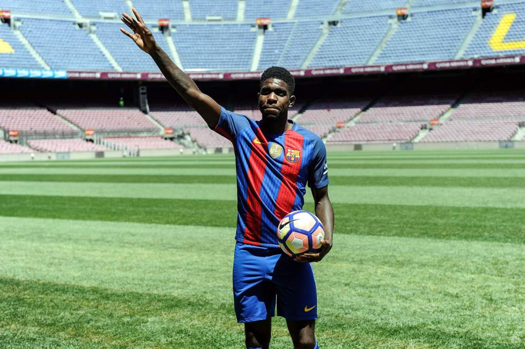 Samuel Umtiti renueva con el Barcelona hasta junio de 2023