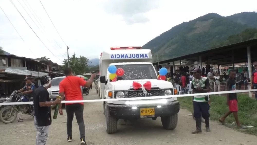 Imágenes de la entrega de la ambulancia por parte de las disidencias de las FARC./ Archivo particular.