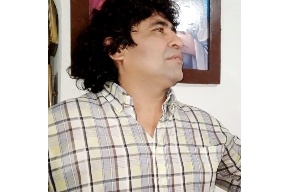El Maradona cartagenero: un cantante de fútbol que lo apodan con el apellido del astro del fútbol argentino.