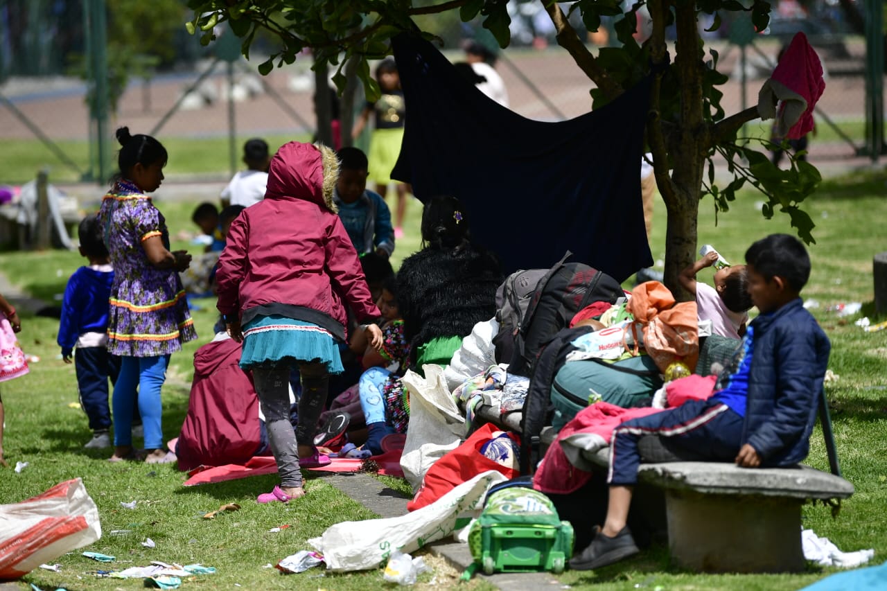 En el Parque Tercer Milenio aguardan a que se les cumplan las promesas de retornar a su resguardo. Sin embargo, la posible prolongación de los diálogos, amenaza con alargar más de lo previsto la estadía de los indígenas en el parque.