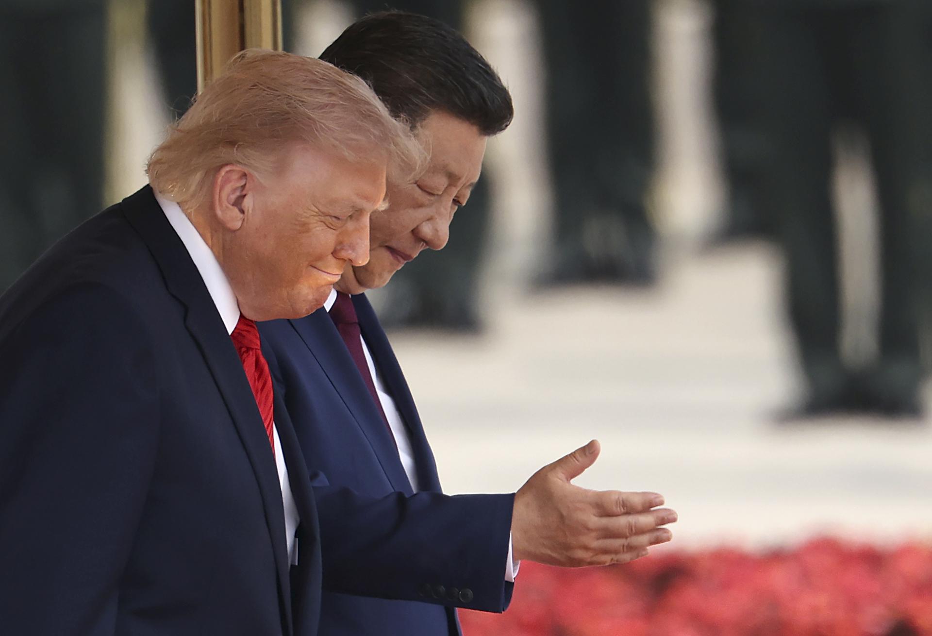 BEIJING (China), 14/05/2026.- Chinese President Xi Jinping and U.S. President Donald Trump attend a welcome ceremony at the Great Hall of the People in Beijing, China, 14 May 2026. EFE/EPA/Maxim Shemetov / POOL