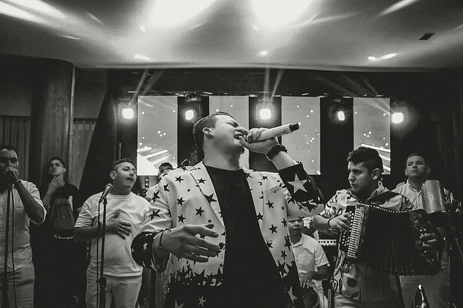 Cantante vallenato fue encontrado sin vida dentro de su vivienda. Esto se sabe
