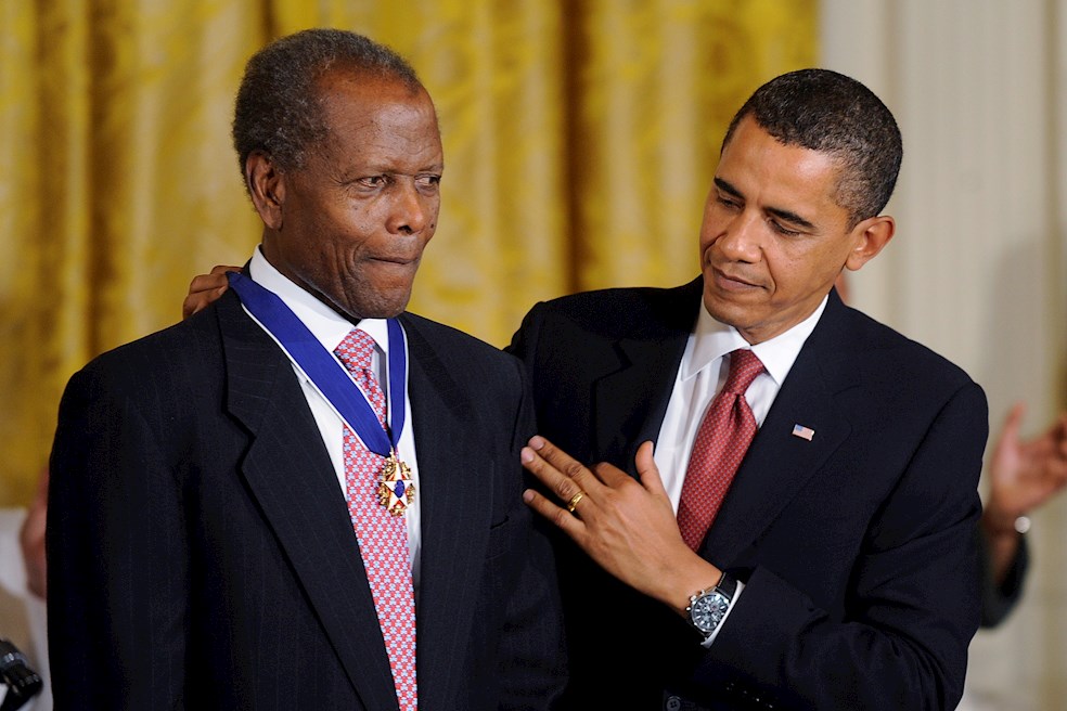 Muere Sidney Poitier, primer afroamericano en ganar un Oscar como mejor actor