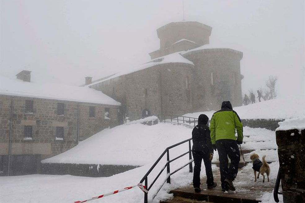 Galería: Fuertes vientos y nevadas en Navarra