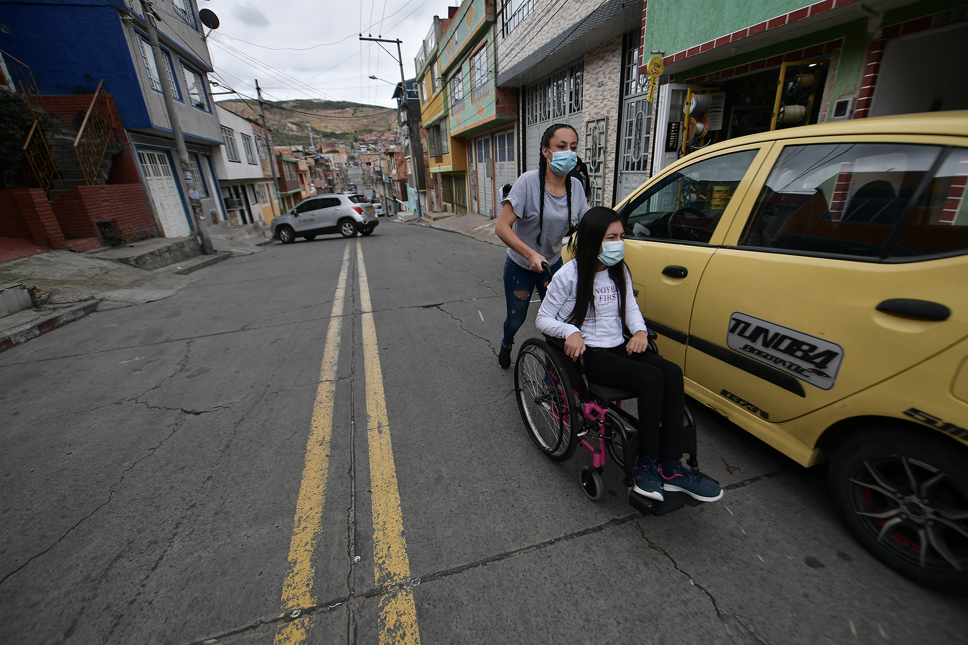 Dos veces por semana Yudy lleva a su hija a terapia. Es justo en ese momento cuando sufre por la falta de cultura y civismo en el transporte público.