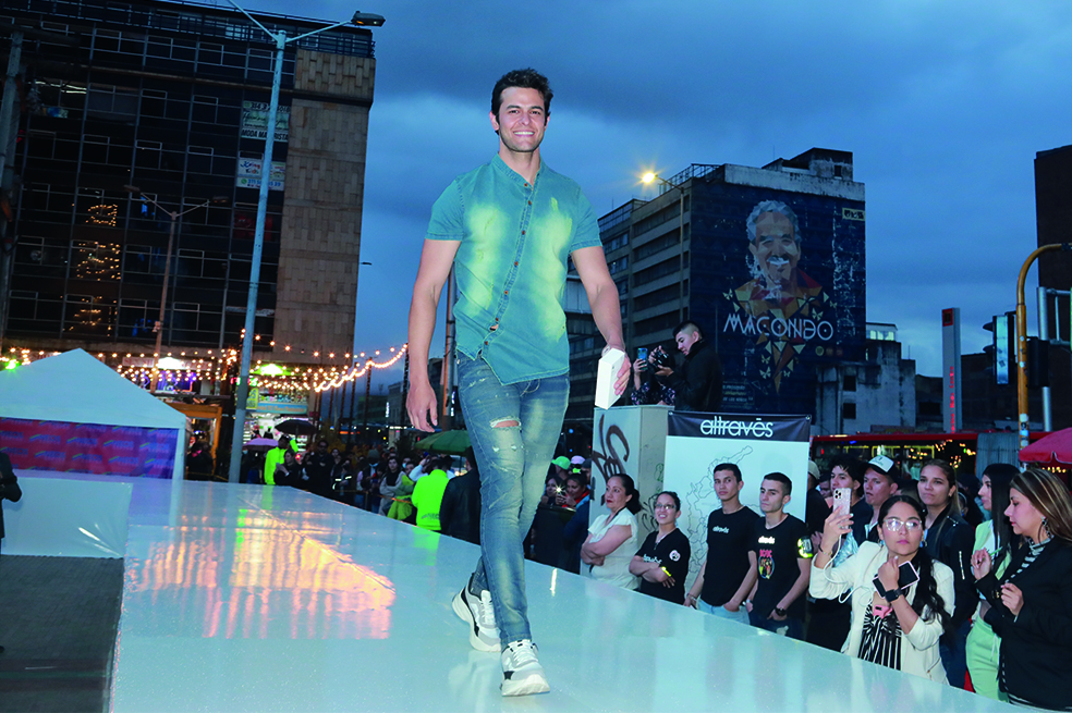 Pasarela NEOS 5