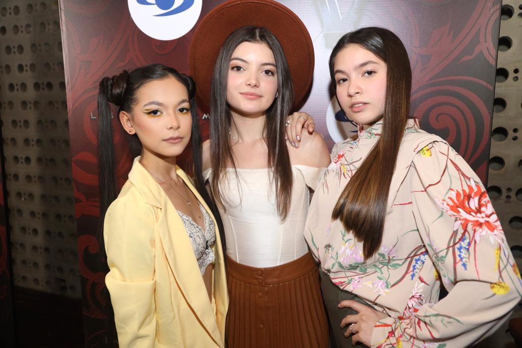 Las actrices Cristal Aparicio, Sara Pinzón y Alanna de la Rossa le dan vida a las hermanas Villamizar en su etapa de niñez y juventud.