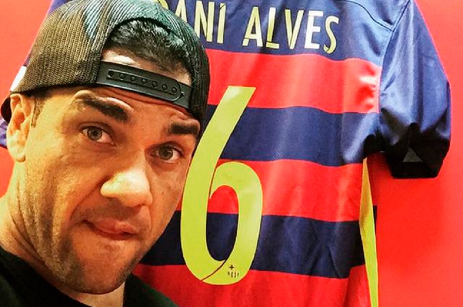 Dani Alves heredó el 6 de Xavi Hernández