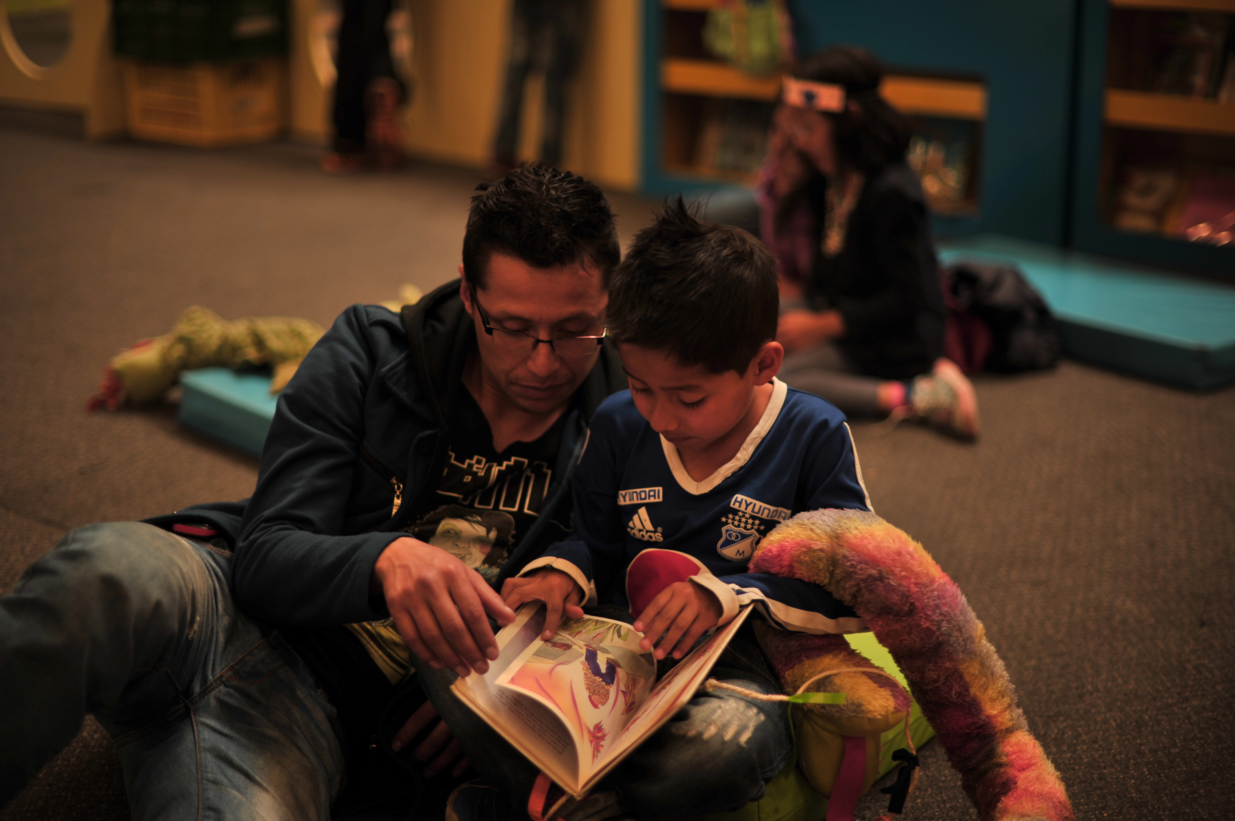 Se inicia “Movimiento Literario”, que impulsa las ferias del libro en las regiones