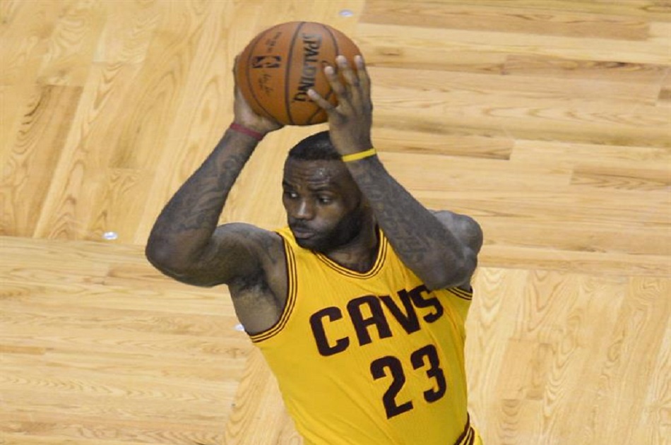 LeBron comandó victoria de Cavaliers sobre los Celtics