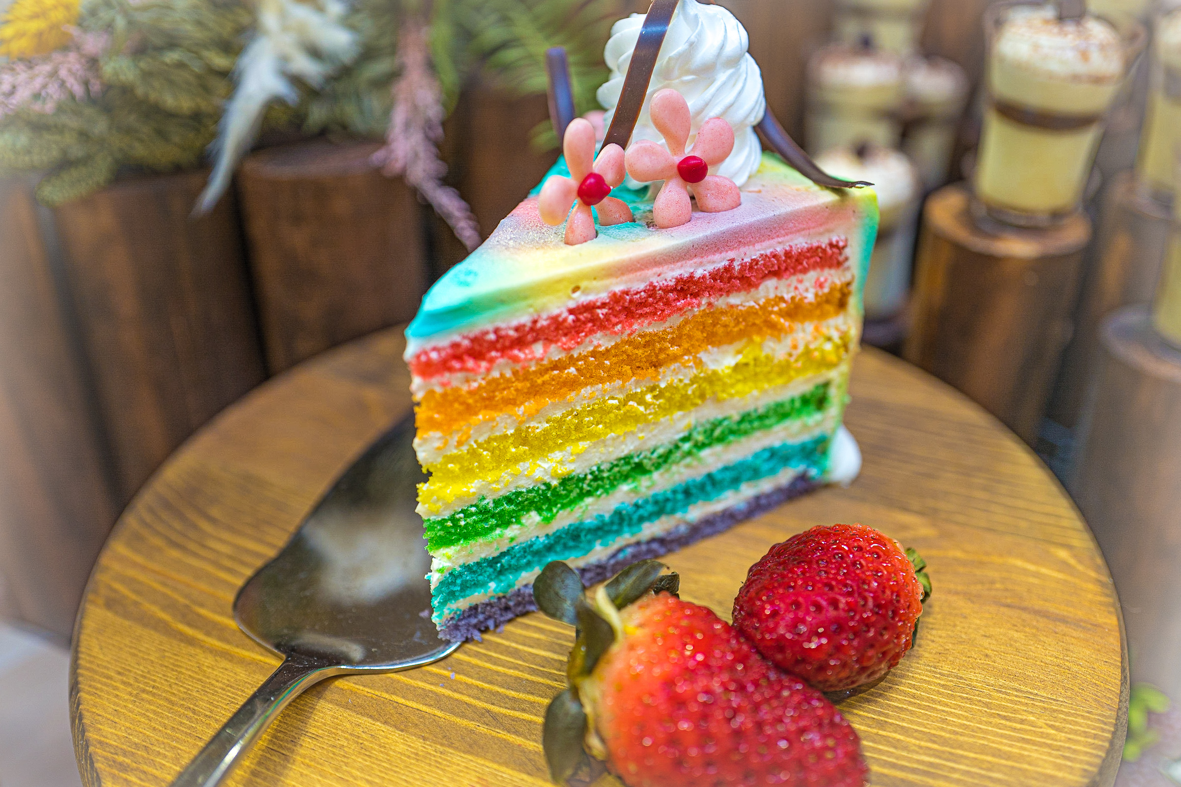 ¿Cómo se prepara un cheesecake arco iris?